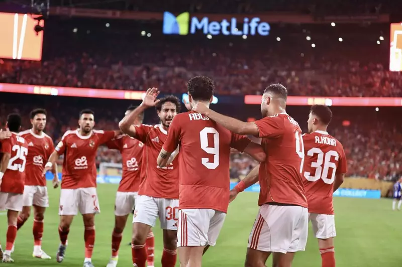 نجم روما وإنتر السابق: الأهلي فريق مميز وقد تابعت أداءه في المونديال