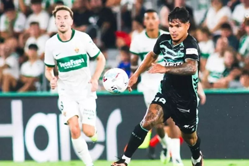 التعادل المفاجئ بين إلتشي وريال بيتيس في الدوري الإسباني