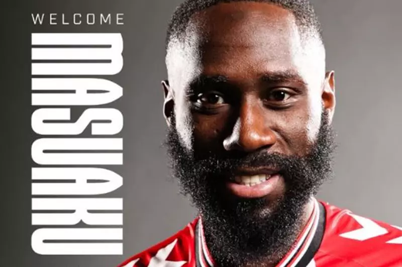 سندرلاند يعزز صفوفه بالظهير الأيسر آرثر ماسواكو