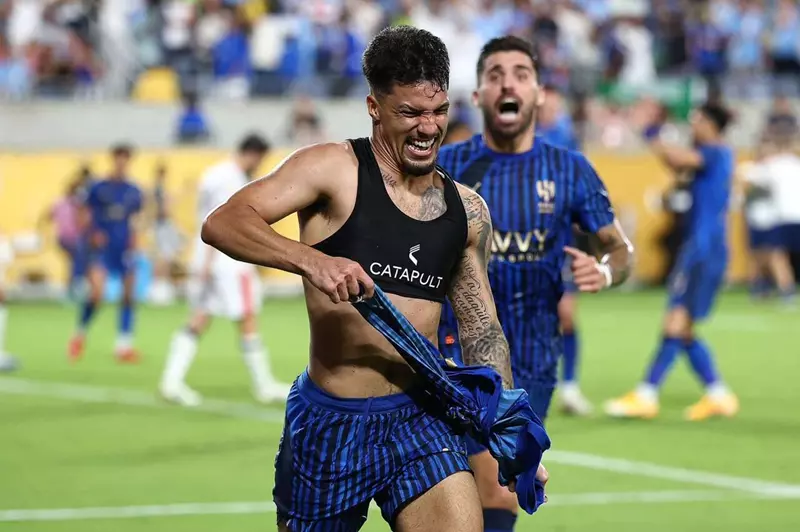 الهلال السعودي يمهد لبيع هداف مونديال الأندية